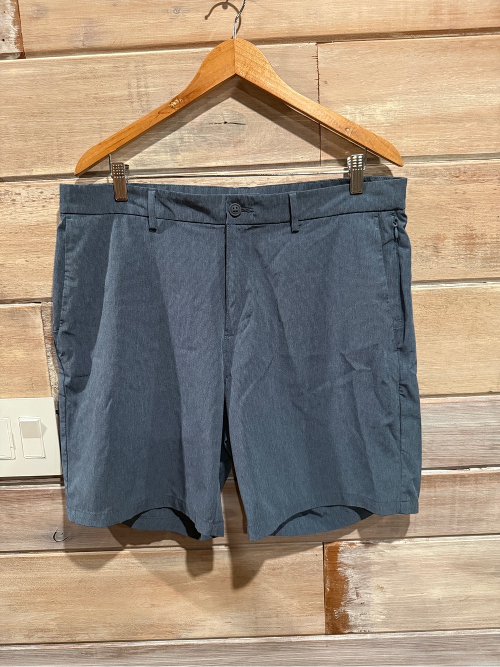 Old Navy Active Men's Flat-Front Shorts in Slate Size 36